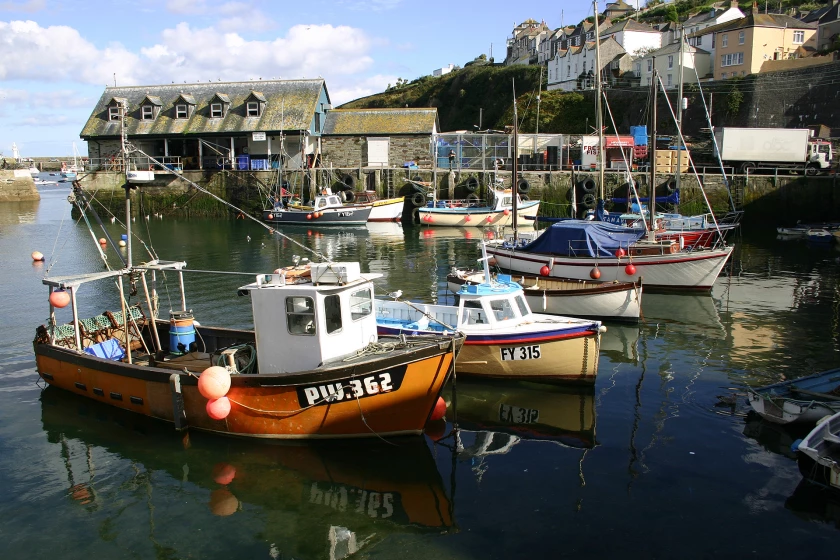FISHING BOATS TRACKING WITH IP67 RATING GPS DEVICES