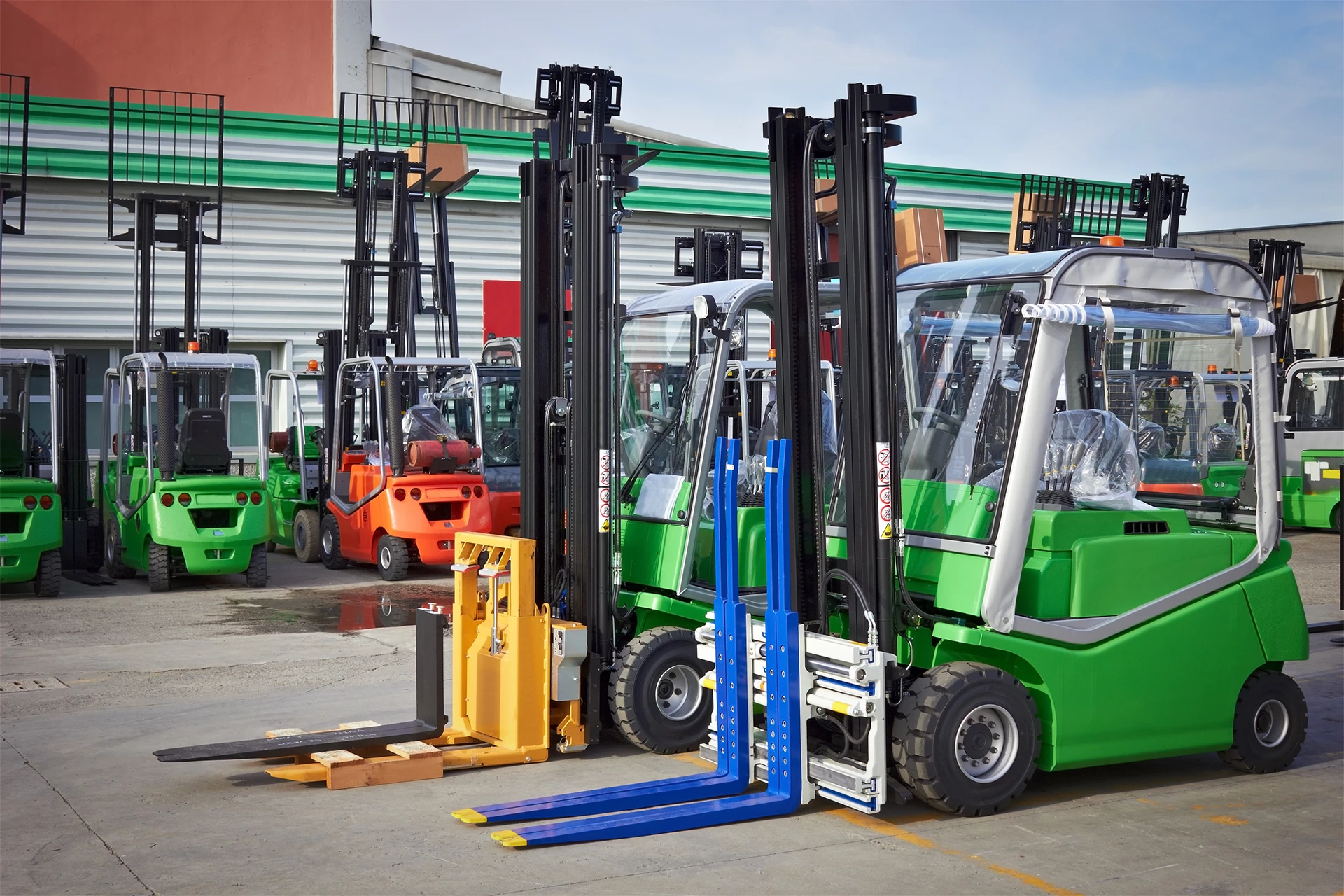 efficient-e-forklift-fleet-management-with-tft100-use-case.jpg