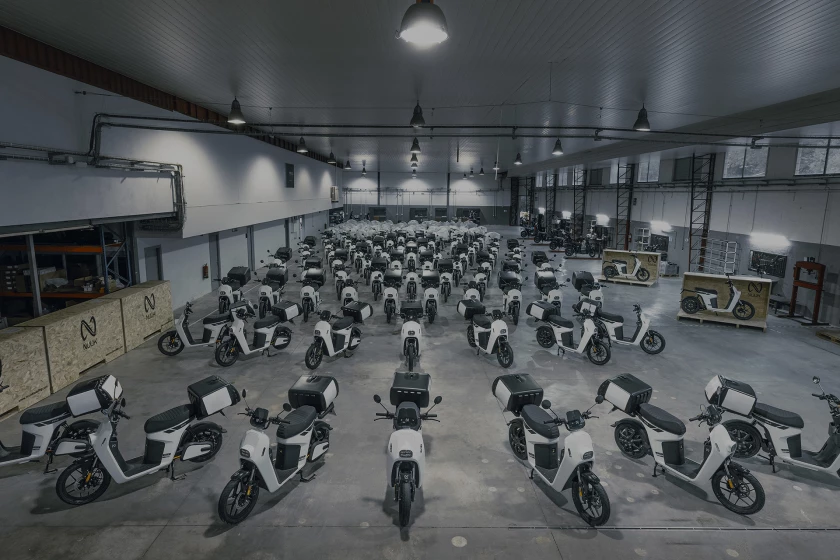 E-SCOOTER AND E-BIKE TRACKING SOLUTION WITH TFT100 FOR DELIVERY SERVICES