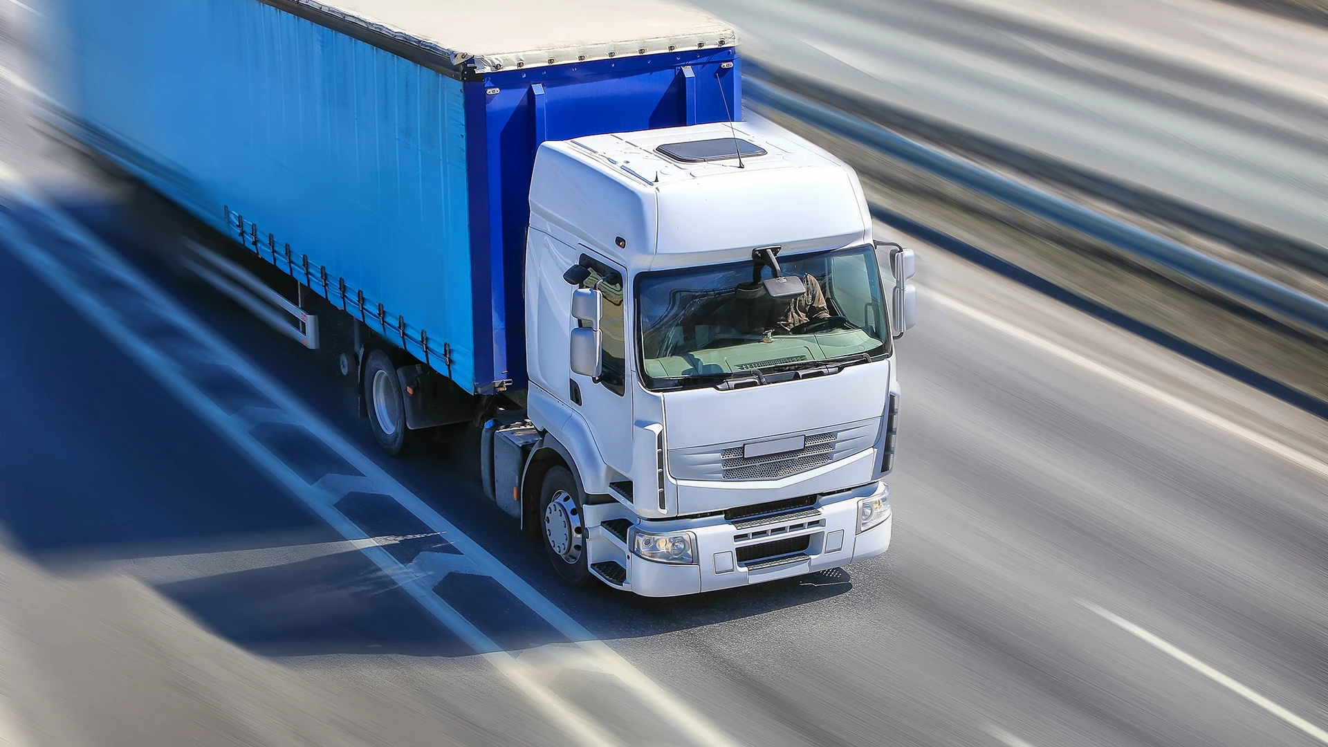 efficient-heavy-vehicle-tracking-with-obd-data-reading-devices.jpg