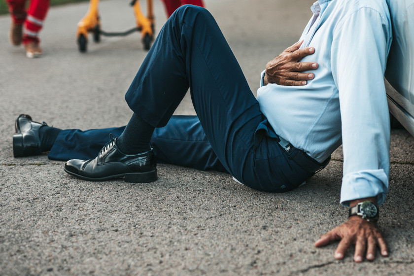 Integruoti scenarijai: žmogaus staigaus nukritimo identifikavimas, pavojaus signalas, nejudėjimas